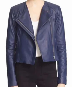 arrow-s05-felicity-smoak-blue-jacket